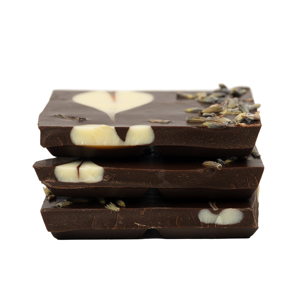 TUMŠĀ ŠOKOLĀDE (75%) AR LAVANDAS ZIEDIEM, 100g